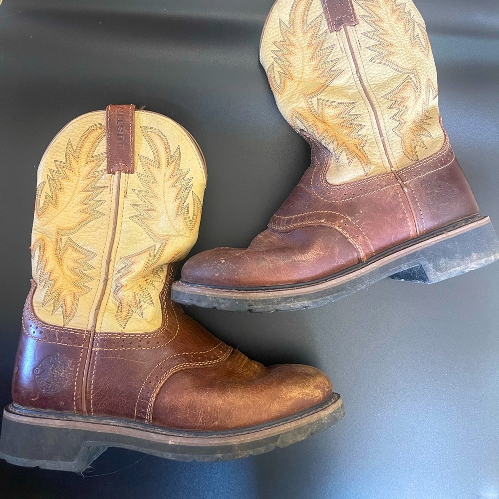 Justin boots size 7D oil resisting